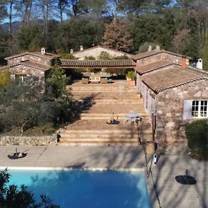  Hébergement de vacances Le Jas Du Romarin
